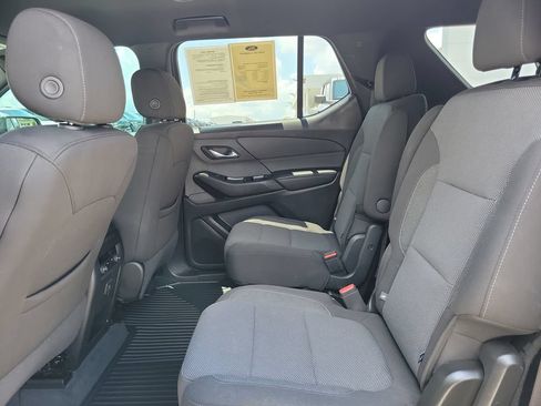 Used 2023 Chevrolet Traverse LT FWD image 9