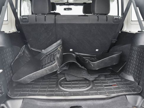 Used 2016 Jeep Wrangler Unlimited Sahara w/ Connectivity Group image 12