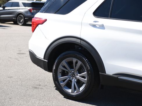 Used 2023 Ford Explorer XLT w/ Equipment Group 202A image 5