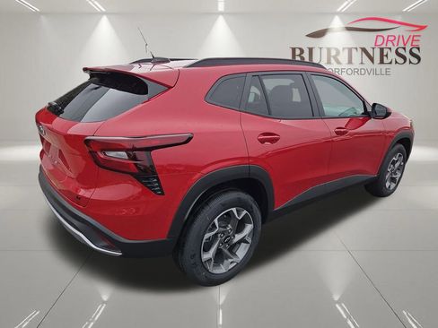 New 2026 Chevrolet Trax LT w/ Driver Confidence Package FWD image 7