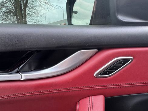 Used 2017 Maserati Levante image 16