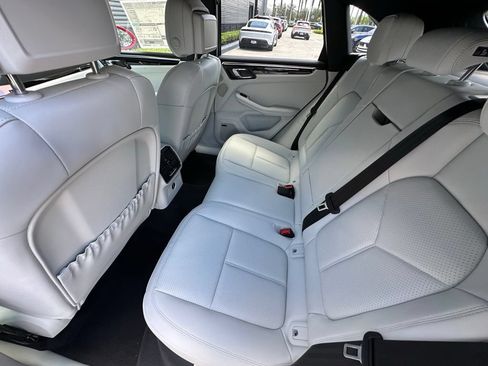 Used 2026 Porsche Macan AWD/4WD image 36