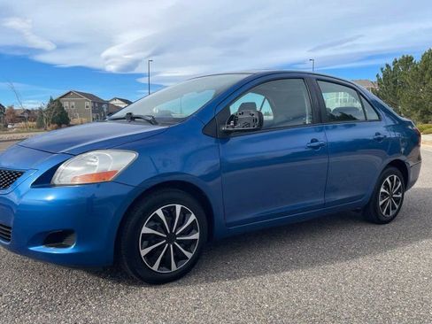 Used 2010 Toyota Yaris L image 4