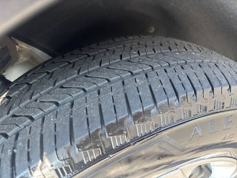 Used 2023 Chevrolet Traverse LS AWD/4WD image 10