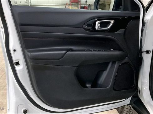 Used 2025 Jeep Compass Trailhawk AWD/4WD image 21