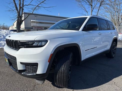 Certified 2023 Jeep Grand Cherokee L Laredo image 3