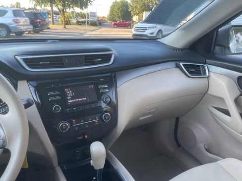 Used 2014 Nissan Rogue S FWD image 17