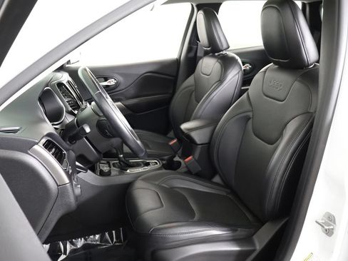 Used 2019 Jeep Cherokee Limited AWD/4WD image 29