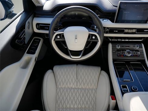 Certified 2023 Lincoln Aviator Black Label w/ Class IV Trailer Tow Package image 13