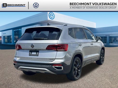 Used 2023 Volkswagen Taos SE w/ Panoramic Sunroof Package AWD/4WD image 7