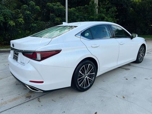 Certified 2025 Lexus ES 350 w/ Premium Package image 7