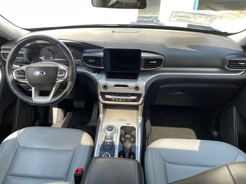 Used 2021 Ford Explorer XLT w/ Equipment Group 202A AWD/4WD image 38