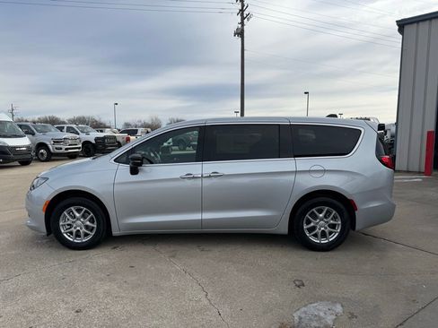 New 2026 Chrysler Voyager LX image 4