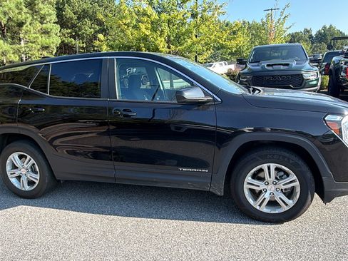 Used 2024 GMC Terrain SLE AWD/4WD image 7