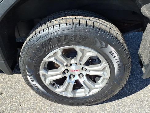 Certified 2024 GMC Sierra 1500 SLT image 9