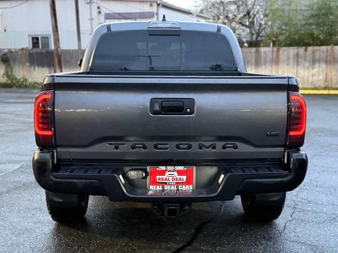 Used 2022 Toyota Tacoma TRD Off-Road RWD image 5