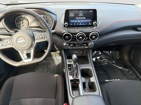 Used 2025 Nissan Sentra SR FWD image 13