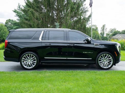 Used 2026 GMC Yukon XL Denali w/ Denali Reserve Package AWD/4WD image 2