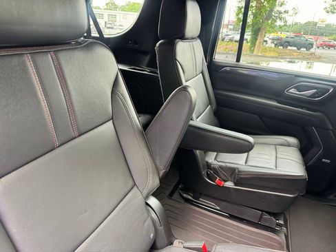 Used 2022 Chevrolet Suburban RST w/ Luxury Package RWD image 12