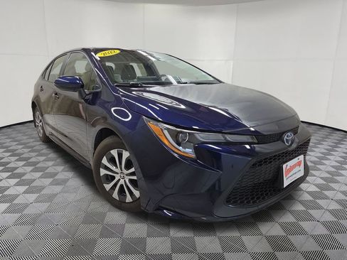 Used 2022 Toyota Corolla LE FWD image 3