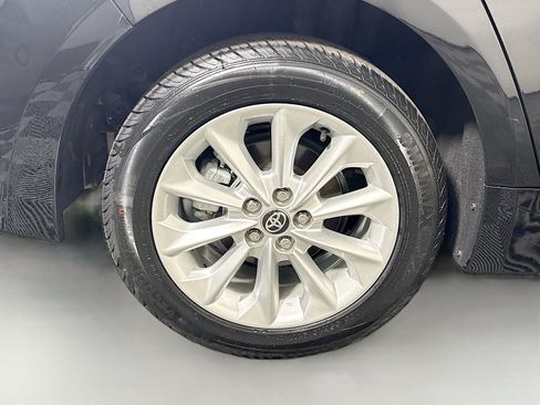 Used 2022 Toyota Corolla LE w/ LE Convenience Package FWD image 33