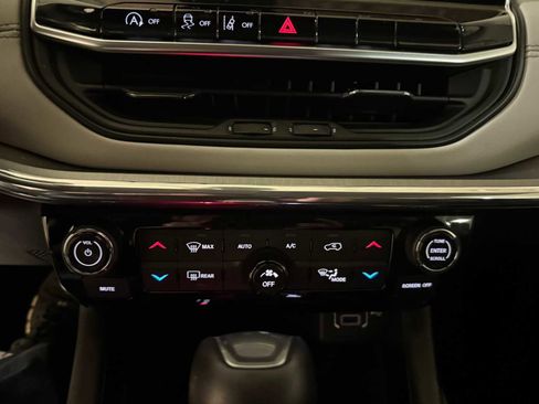 Certified 2022 Jeep Compass Limited image 33