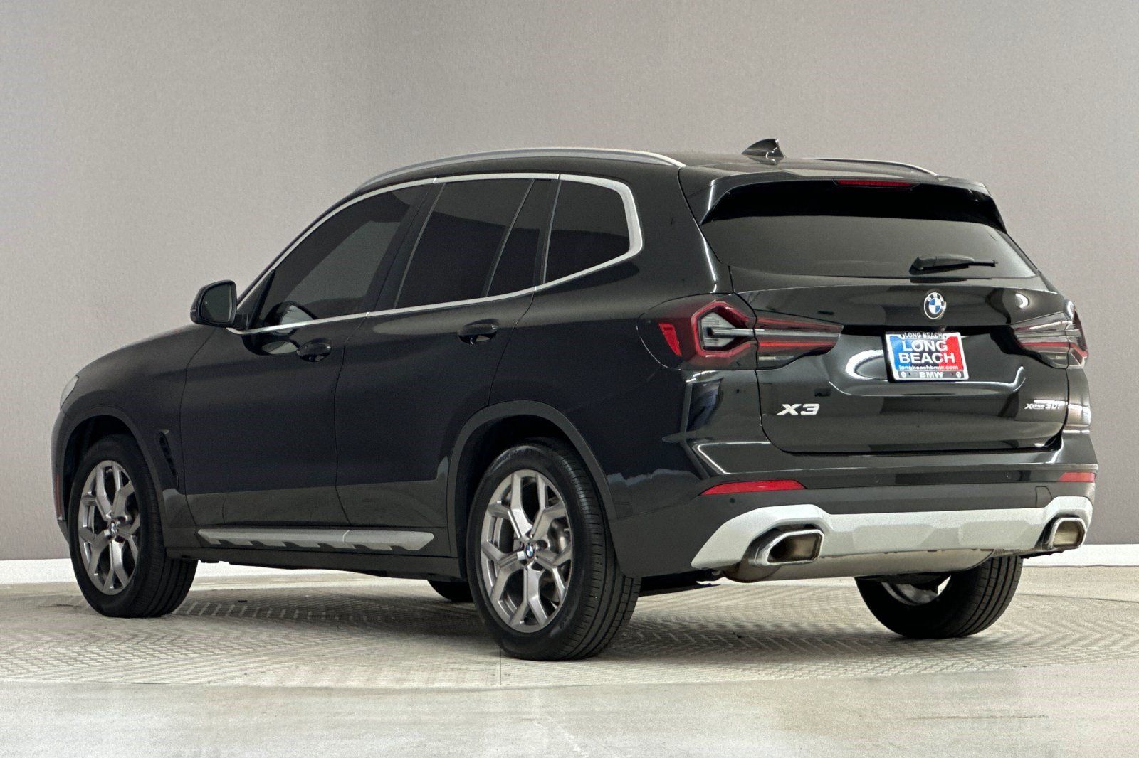 Used 2023 BMW X3 xDrive30i w/ Premium Package w/ZPA AWD/4WD image 3