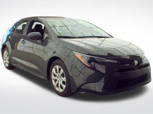 Used 2025 Toyota Corolla LE FWD image 8