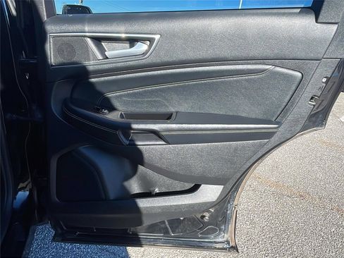 Used 2016 Ford Edge Titanium w/ Technology Package image 15
