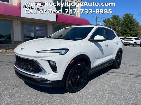 Used 2024 Buick Encore GX Sport Touring image 3