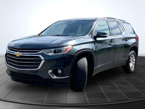 Used 2021 Chevrolet Traverse LT w/ LPO, Cargo Package FWD image 4