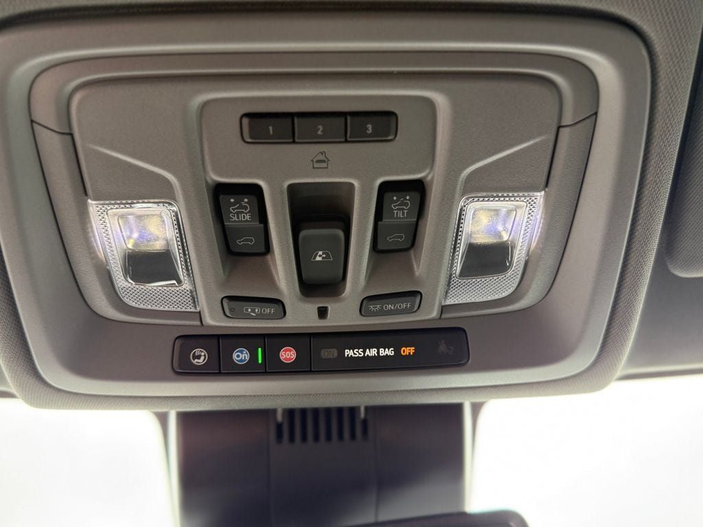 Used 2025 GMC Sierra 1500 Denali AWD/4WD image 32