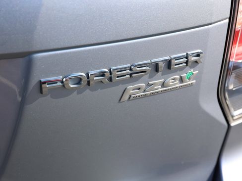 Used 2017 Subaru Forester 2.5i Premium w/ All-Weather Package image 10