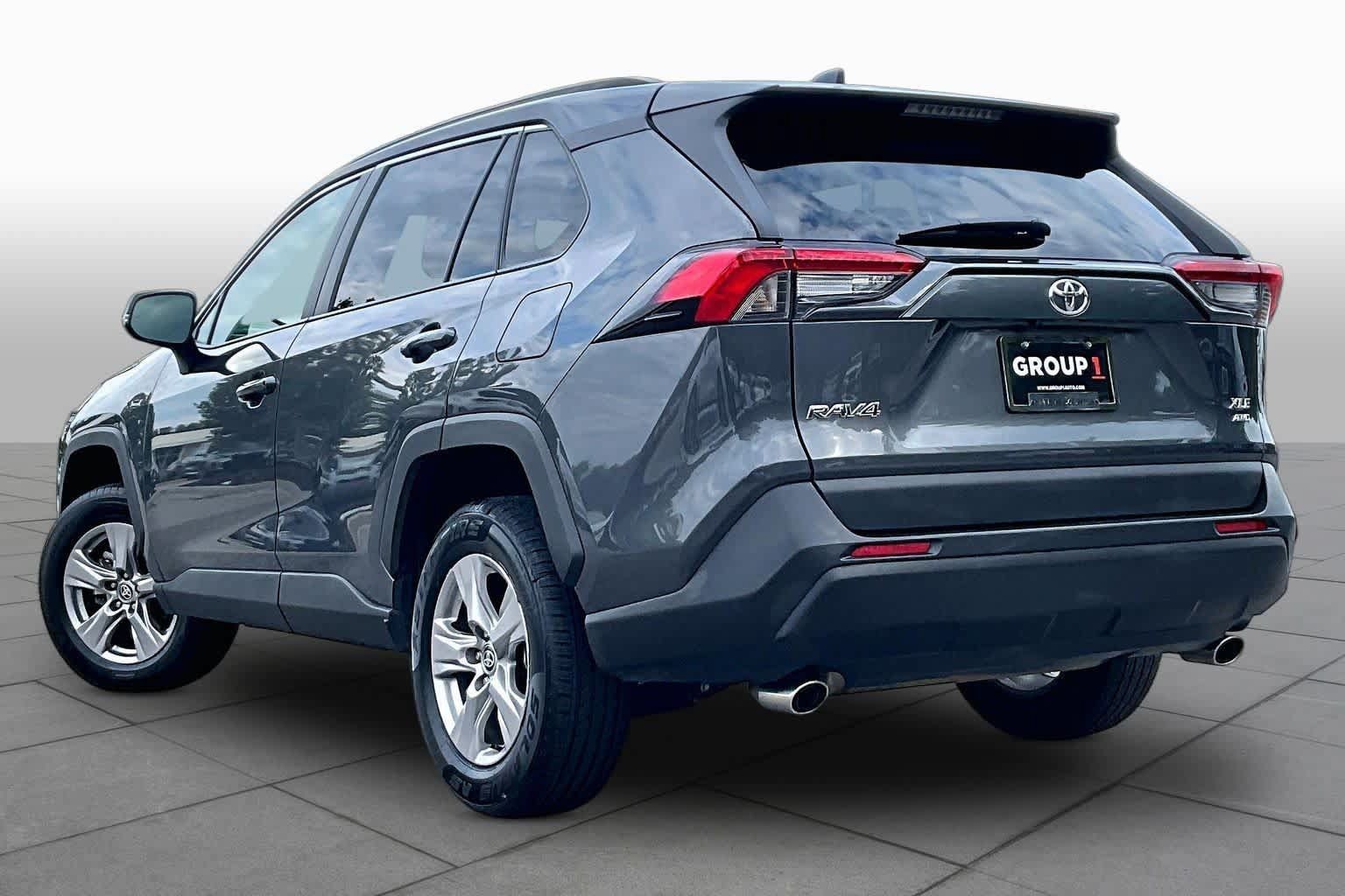 Used 2025 Toyota RAV4 XLE AWD/4WD image 11