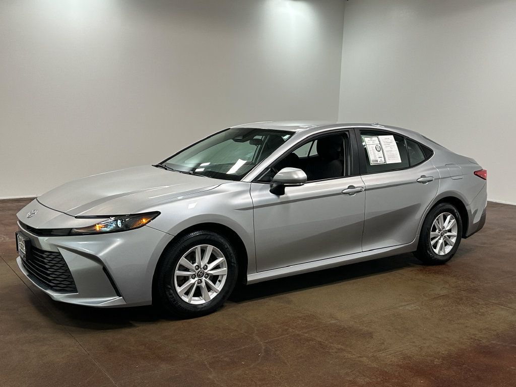 Used 2025 Toyota Camry LE FWD image 33