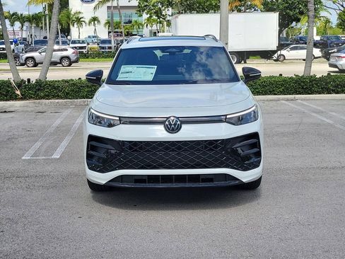 New 2026 Volkswagen Tiguan SE R-Line FWD image 2