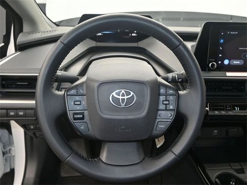 Used 2025 Toyota Prius LE image 5