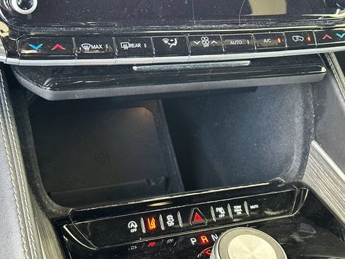 Used 2024 Jeep Wagoneer Series II AWD/4WD image 25