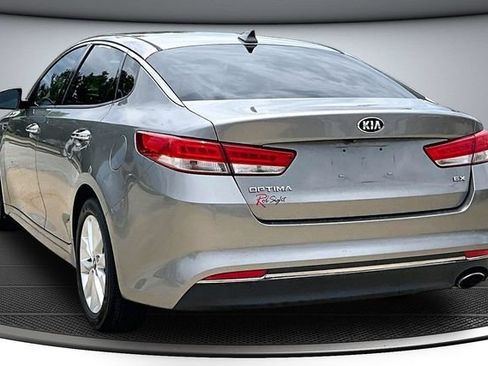 Used 2017 Kia Optima EX FWD image 4