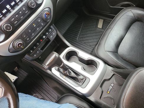 Used 2018 Chevrolet Colorado ZR2 image 18