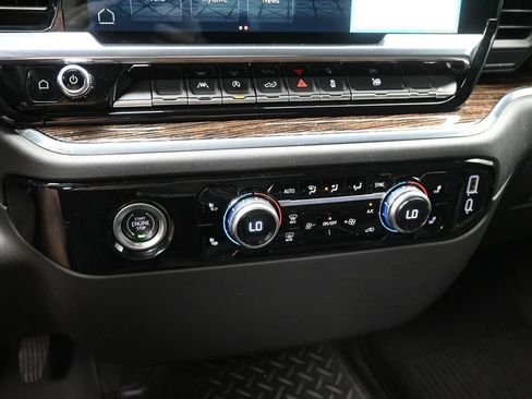 Used 2023 GMC Sierra 1500 SLE AWD/4WD image 17