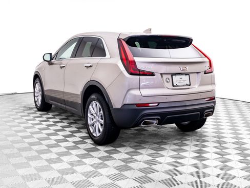 Certified 2022 Cadillac XT4 Luxury w/ Cold Weather Package AWD/4WD image 3