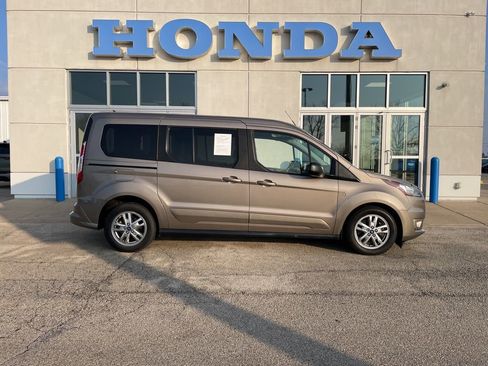 Used 2019 Ford Transit Connect XLT w/ XLT Premium Package image 4