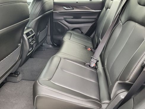 New 2025 Jeep Grand Cherokee Limited w/ Luxury Tech Group II image 8