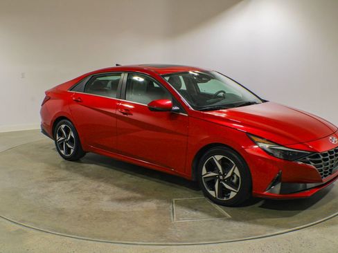 Used 2021 Hyundai Elantra Limited w/ Cargo Package FWD image 7