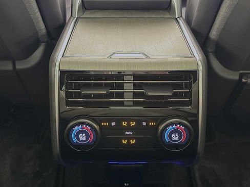 New 2026 Land Rover Range Rover SV image 27