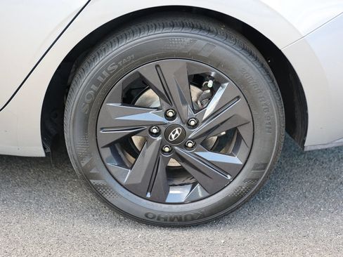 Certified 2023 Hyundai Elantra SEL FWD image 9