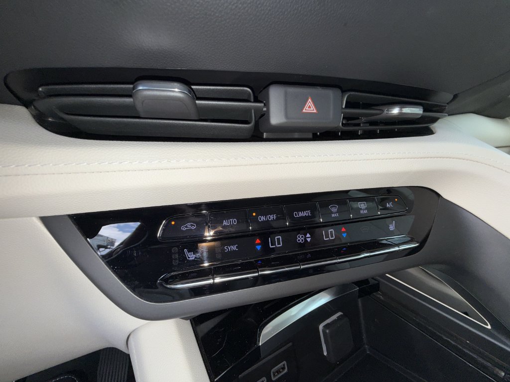 Used 2023 Buick Envision Preferred AWD/4WD image 27