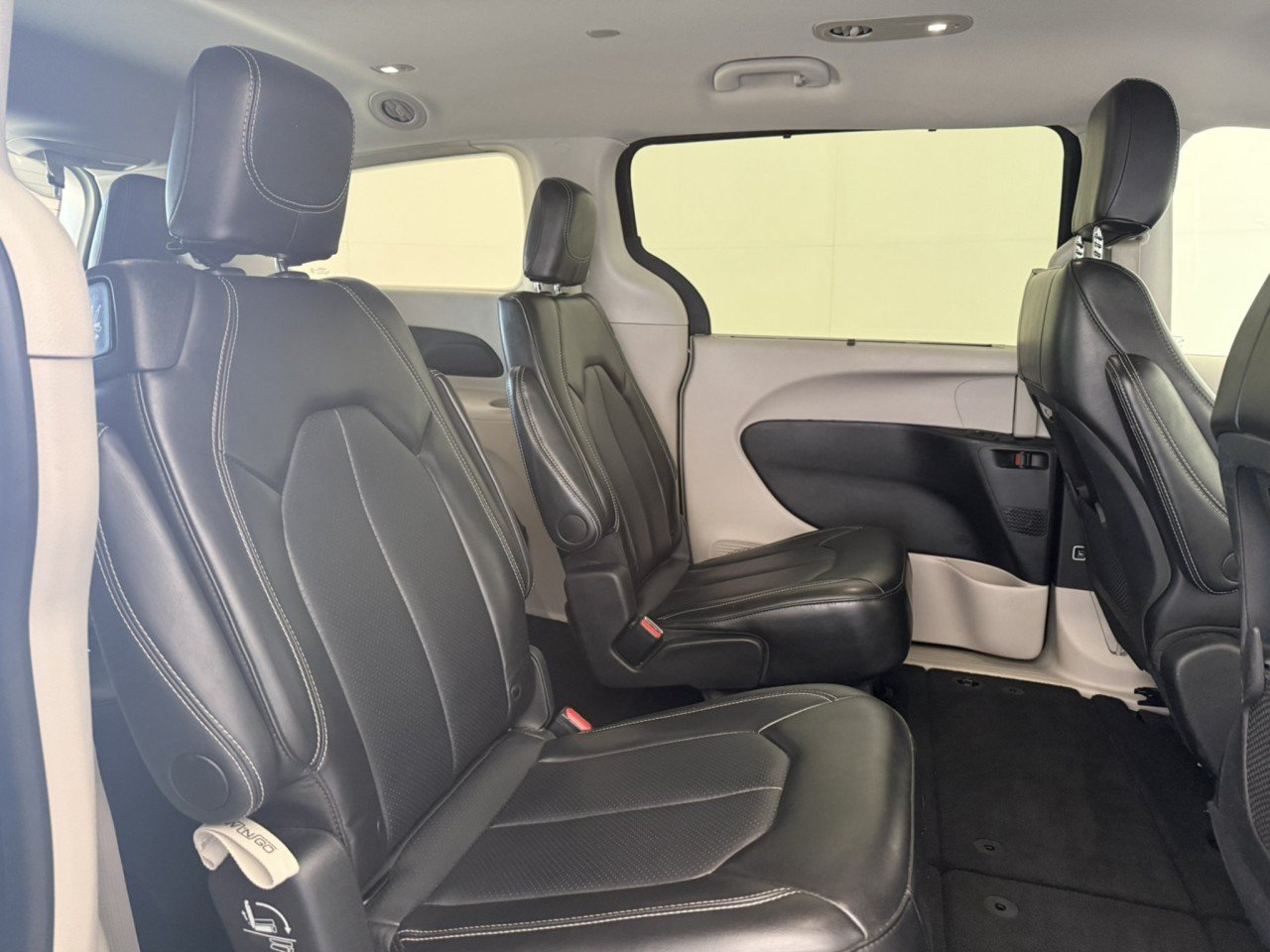Used 2024 Chrysler Pacifica Touring-L FWD image 13