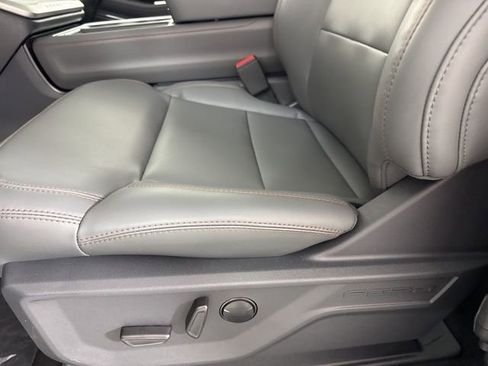 New 2025 Ford Expedition Active image 15